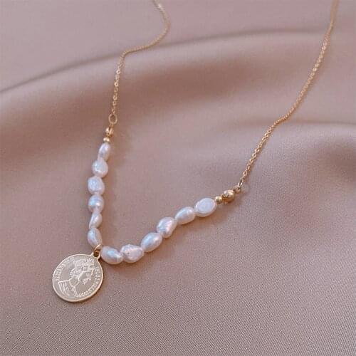 Textured Natural Freshwater Pearl Necklace for Women Gold Color Coin Queen Portrait Twist Rope Pendant Chokers Necklaces Jewelry