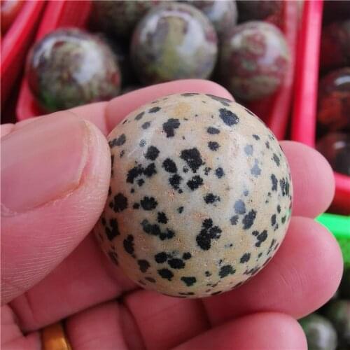 Natural crystal ball crystal transparent is necessary to decorate the house can ward off evil spirits meditate