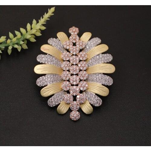 Lanyika Fashion Jewelry Super Luxury Elegant Flower Micro Brooch Pendant Dual Use for Wedding Party Sandblasting Popular Gift