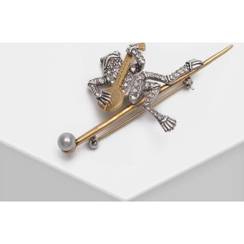 Amorita Frog guitar styling design fashion brooch