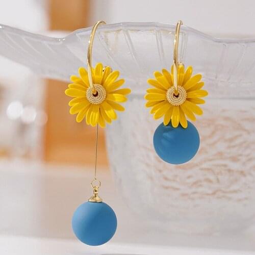 2021 New Trend Spring Summer Colorful Ball Flower Asymmetric Daisy Hoop Earrings For Women Jewelry Elegant Fashion Bohemian Long