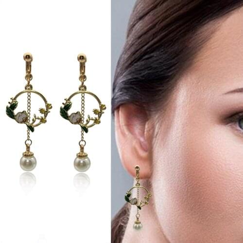 Elegant Hypoallergenic Imitation Pearl Flowers Dangle Earrings for Women Non-Pierced Clip on Earrings Dinner Parties Jewelry