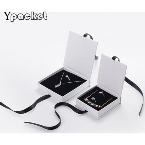 White Gift Boxes Square Jewelry Organizer Shape Box Engagement Ring For Earrings Ribbon Necklace Bracelet Pendant Display Cases