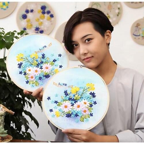 With bamboo hoop Love flowers Ribbon embroidery kit flowers small pictures canvas fabric embroidery needlework home decoration