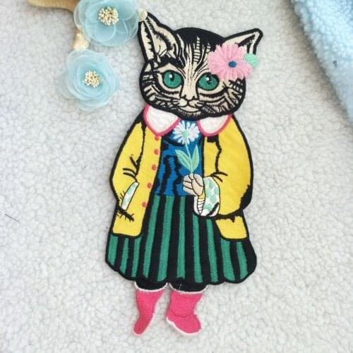 2018 New Cat With Embroidered Patches Fashion Applique sew on Patch for Clothes Bags DIY Decal Apparel Accessory 1pcs