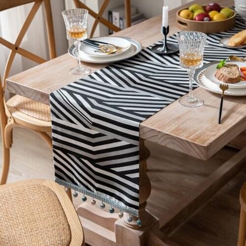 Luxury Chenille Tassel Table Runner European Stripe Tablecloth Dining Table Decor Wedding Table Decoration Table Cover Bed Towel