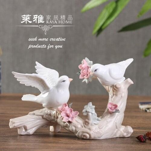 WHITE CERAMIC FLOWERS BIRDS LOVERS STATUE HOME DECOR HANDICRAFT ORNAMENT CRAFTS ROOM WEDDING DECORATION PORCELAIN FIGURINE GIFT