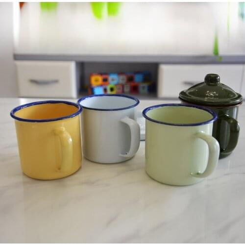 Rust free good quality 370ml unbreakable nostalgic cookable heatable enamel tea mug with lid blue rim on mug and lid