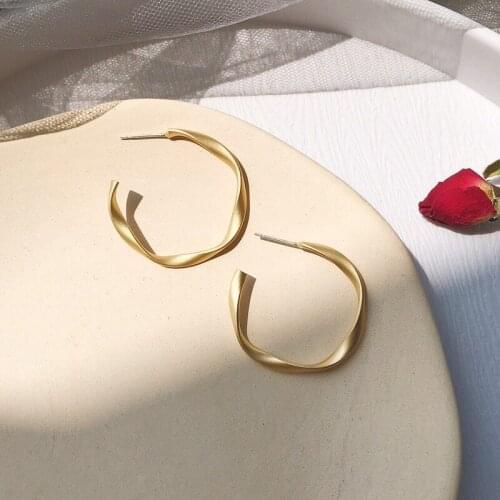 Vintage Classic Stud Earrings for Women Retro Big Hoop Earing Jewelry Matt Fashion Metal Jewellery Cocktail Gift