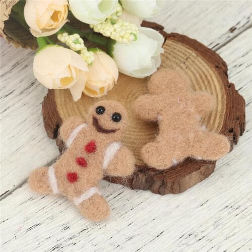 2PCs Christmas New Year Ginger Bread Man Wool Felt Poke DIY Kits Craft Sewing Toy Kids Gift Xmas Tree Pendant Ornaments 4.9x4cm