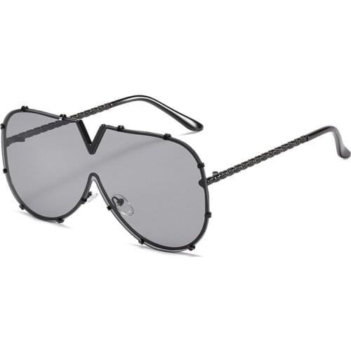 Hot V-shaped one-piece sunglasses one-piece color lens fashion catwalk street shooting metal men women sunglasses UV400