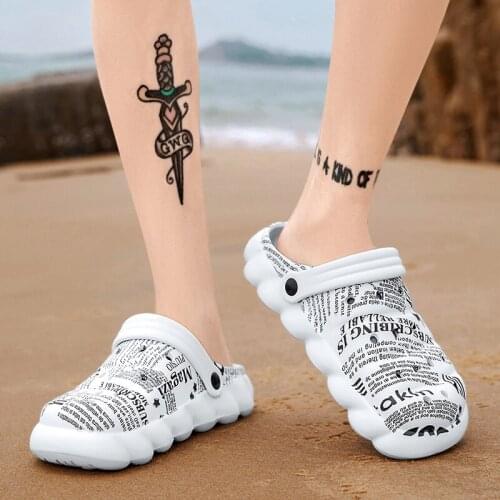 New Comfortable Men Pool Sandals Summer Outdoor Beach Shoes men Slip On Garden Clogs Casual Water Shower Slippers Unisex Zapatos