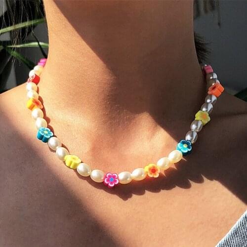 Bohemian Necklace for Women Sweet Colorful Little Daisy Acrylic Flowers Clavicle Boho Pearl Beads Ethnic Chain Girl Jewelry