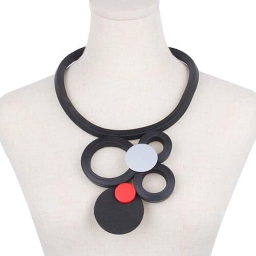 YD&YDBZ Round Wooden Pendant Necklace Women Luxurious Big Round Metal Jewelry Chains Around The Neck Vintage Sweater Chain Match