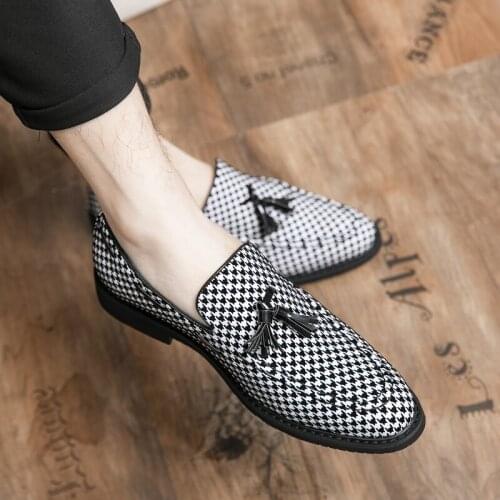 XQWFH Mens Casual Shoes Moccasins Leather Flats Tassel Footwear Men Shoes Chaussures British Style Zapatos Hombre Loafers