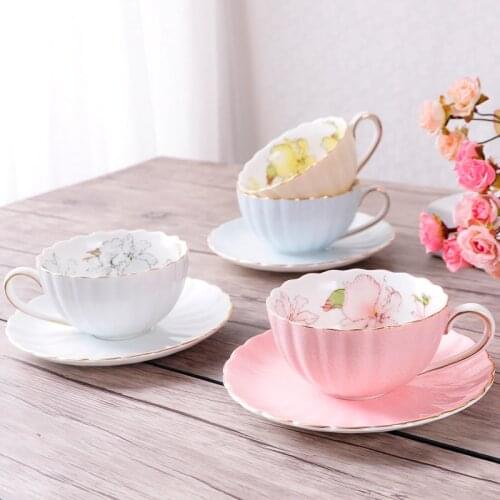 Kitchen Accessories Bone China Ceramics Coffee Cup Set Elegant Home Flower Tea Cup Organizer English Afternoon Tea Red Tea Cup