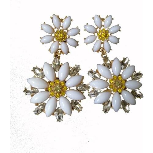 Fashion Crystal Green Earrings White Yellow Flowers Dangle Drop Earring Women Baroque Vintage Style Chrysanthemum Big Eardrop