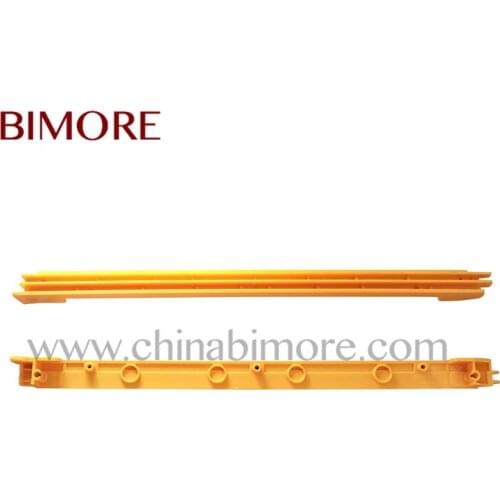 DSA3000583 Right Escalator Parts components Escalator Stainless Steel Step Demarcation Length 413mm Width 26mm