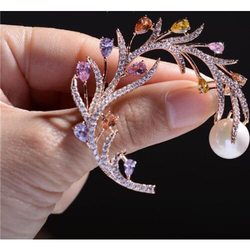 OKILY Graceful Korean Pearl Brooch Micro Zircon-Inlaid Letter C Brooches for Women Wedding Moon Shape Broch Lady Coat Decoration