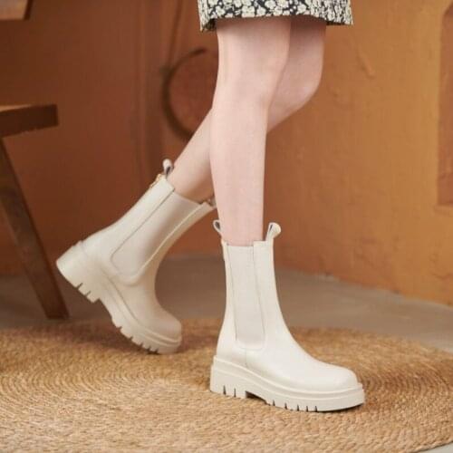 Large Size 42 43 Genuine Leather Boots Women INS Chic Platform Chelsea Boots Woman Slip ons Round Toe Martin Booties Brand Shoe