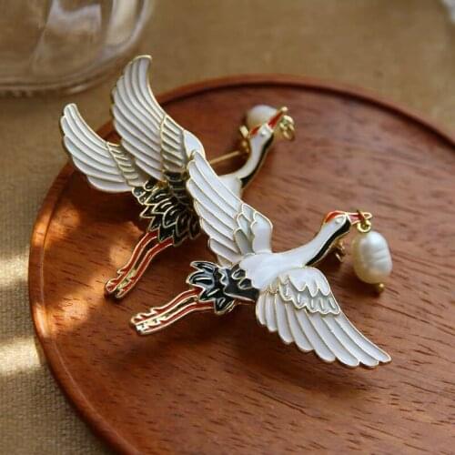 Chinese Style White Crane Bird Brooches Women Alloy Antique Animal Pearl Brooch Party Casual Brooch Pins Gifts