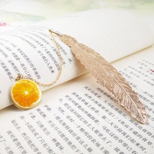 1PC Metal Feather Bookmarks Creative Pendant Bookmarks Gift Box Packing Students Stationery Gift For Friends cute stationary