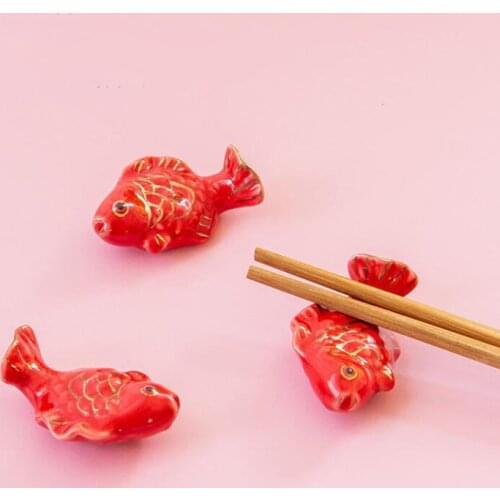 2pcs/set Ceramic Chopstick Shelf Premium Phnom Penh Fish Crafts Chopstick Rack Wedding Chopstick Holder Kitchen Tableware
