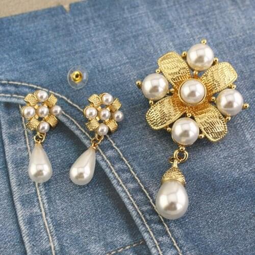 Baroque style retro exaggerated pearl pendant brooch cardigan pin cold wind tassel earrings