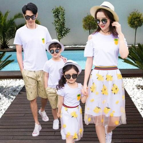 Family matching clothes father mother daughter son mommy and me korean beach dress tshirts pants couple family look outfits 68