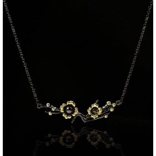 Luxury Handmade Black Gold Series Small Daisy Plum Blossom Clavicle Chain Ladies Necklace Jewelry Banquet Accessories Gifts