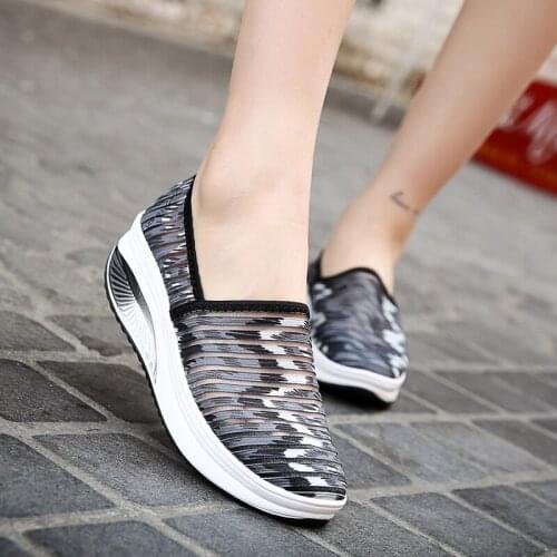 2021 New Summer Women Casual Swing Shoes Breathable Vulcanize Shoes Slip On Platform Chunky Sneakers Ladies Wedges Loafers