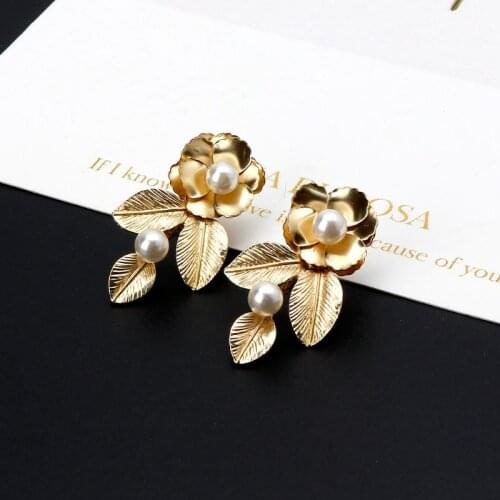 Luxury Gold Tone Baroque Pearl Leaf Flower Royal Earrings Wedding Bridal Jewelry E56A