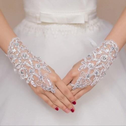 Elegant Beaded Lace Satin Short Bridal Gloves 2020 Fingerless Wedding Gloves White Ivory Wedding Accessories Veu De Noiva