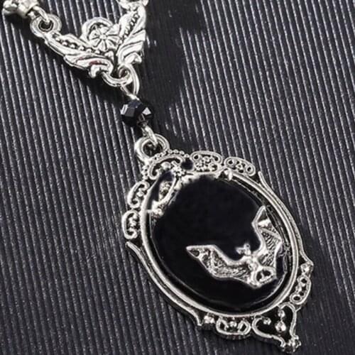 Retro Exquisite Fashion Gothic Jewelry Aesthetic Luxury Accessories for Women Batnecklace for Women Halloween Black Gem Jewelry