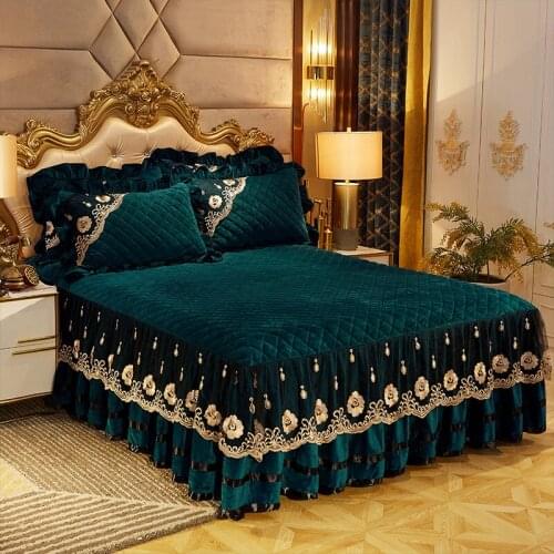 European Luxury Thicken Velvet Plush Quilted Bedspread Queen Size Embossing Bed Skirt Soft Bed Cover Not Including Pillowcase