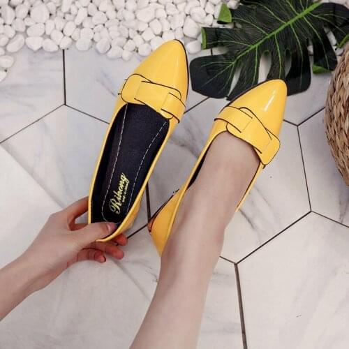 2020 Womens Flats Woman Leather Flat Shoes Fashion Leather Loafers Female hole hole shoes Women Flats Zapatillas Mujer W33-47