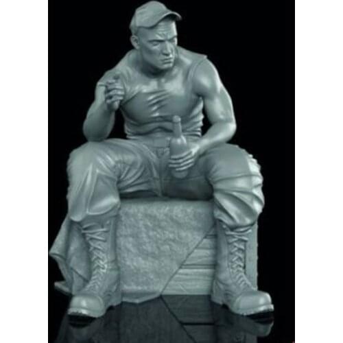 1/16 Man Sitting Drinking with base Resin figure Model kits Miniature gk Unassembly Unpainted