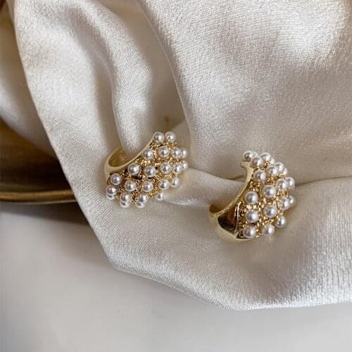 Zeojrlly Vintage Pearl Round Women Hoop Earrings C-shaped Earrings Retro Fashion Ins Earrings Simple Female Jewelry