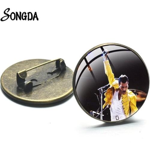 Cool Freddie Mercury Band Photo Brooch Souvenir Queen Band Lead Singer Classic Brooches Pin Music Concert Badge Fans Gift