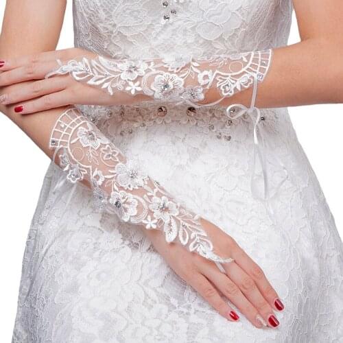 1 Pair Fingerless Sexy New Lace Gloves Ladies Lace Prom Gloves Crystal Rhinestone Sunscreen Gants Party Gloves Bride Accessories