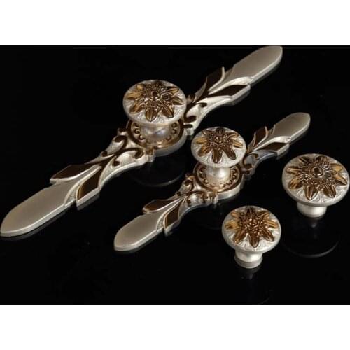 Modern simple silver gold tv cabinet kithcn cabient door handles knobs matte silver gold flower drawer dresser knobs backplane