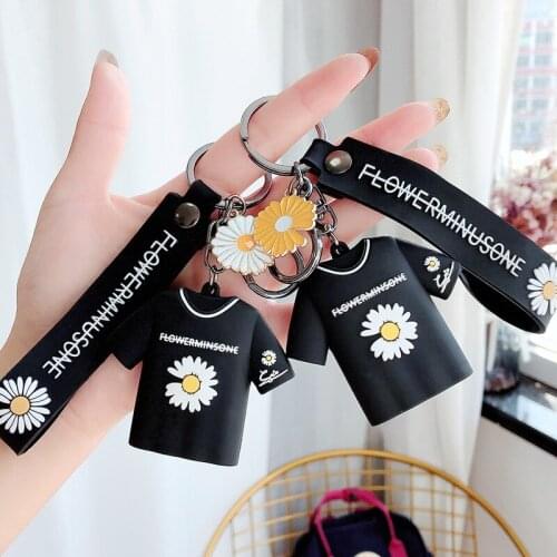 INS Trend New Daisy Clothes Keychain Korean Cartoon Bag Ornaments Car Key Chain