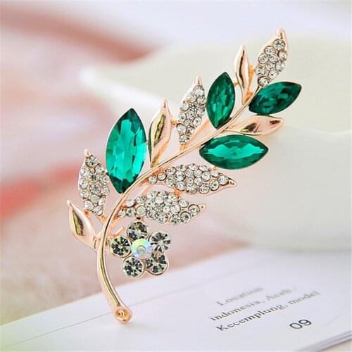 New Luxury Rainbow Crystal Leaf Brooches Gold Color Alloy Elegant Plant Brooch For Women Party Pins Birthday Gifts