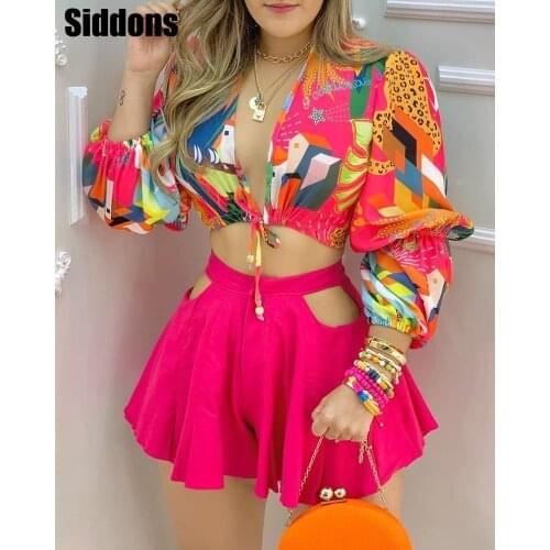 New Women Two Piec Set Print Deep V Neck Colorblock Lantern Sleeve Croop Top & Cutout Plain Shorts Set