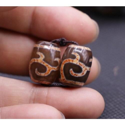A Pair of Magic Power Tibetan Old Agate Lvdumu Vein Bloody dZi Bead Amulet LZK LKbrother Sauces Top Qulality Garrentee
