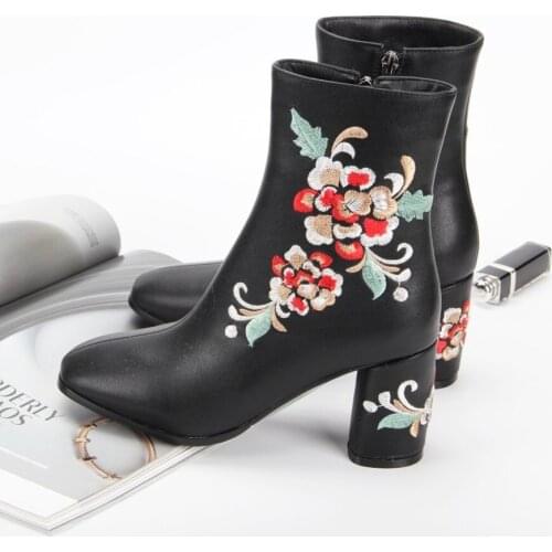 Womens Round Toe Ankle Boots Embroidery Floral Block High Heel Shoes Warm Winter Retro 3Colors Plus Size 34-43 New 2020