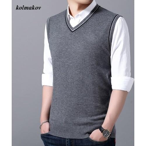 New Arrival Autumn and Winter Men Warm Sweater Vest Business Casual High Quality Solid V-Neck Collar Mens Leisure Sweater
