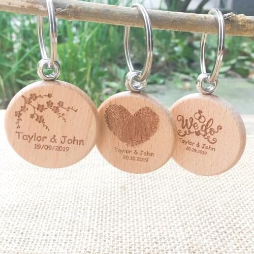 Personalized Name Date Wood Tag Keychain Rustic Wedding Gifts Custom Engraved keychain Graduation Souvenirs for guests