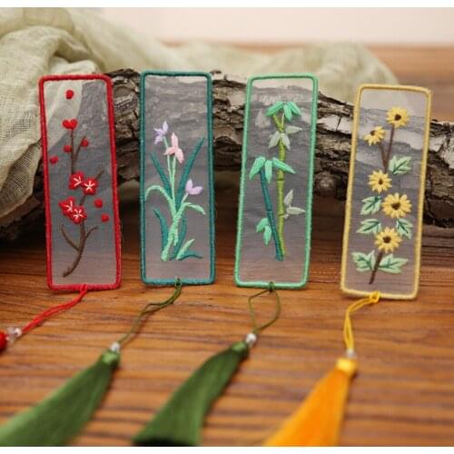 Hand embroidered Chinese style Lu embroidery exquisite bookmark creative gift.Send embroidered bandages and Chinese style gifts