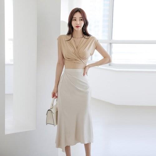 Korean Style Womens Outfits Skirt Two Piece Set 2021 Summer New Office Lady Fashion V-Neck Sleeveless Tops + Mermaid Skirt Set